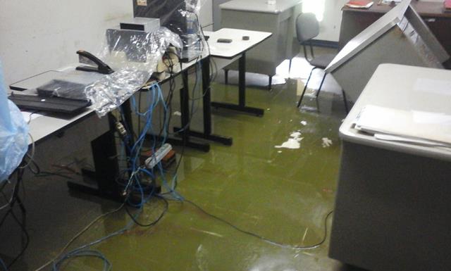 Água invade prédio do Emater e funcionários estão com medo     - Imagem 8
