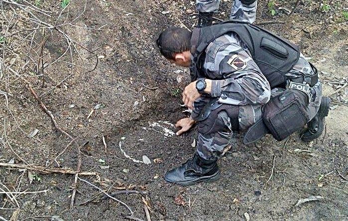 Força Tática de Parnaíba apreende 46 tabletes de crack enterrados - Imagem 5