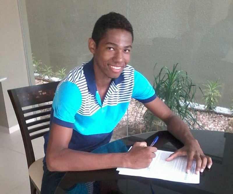 Mais um santarrosense é contratado como jogador profissional