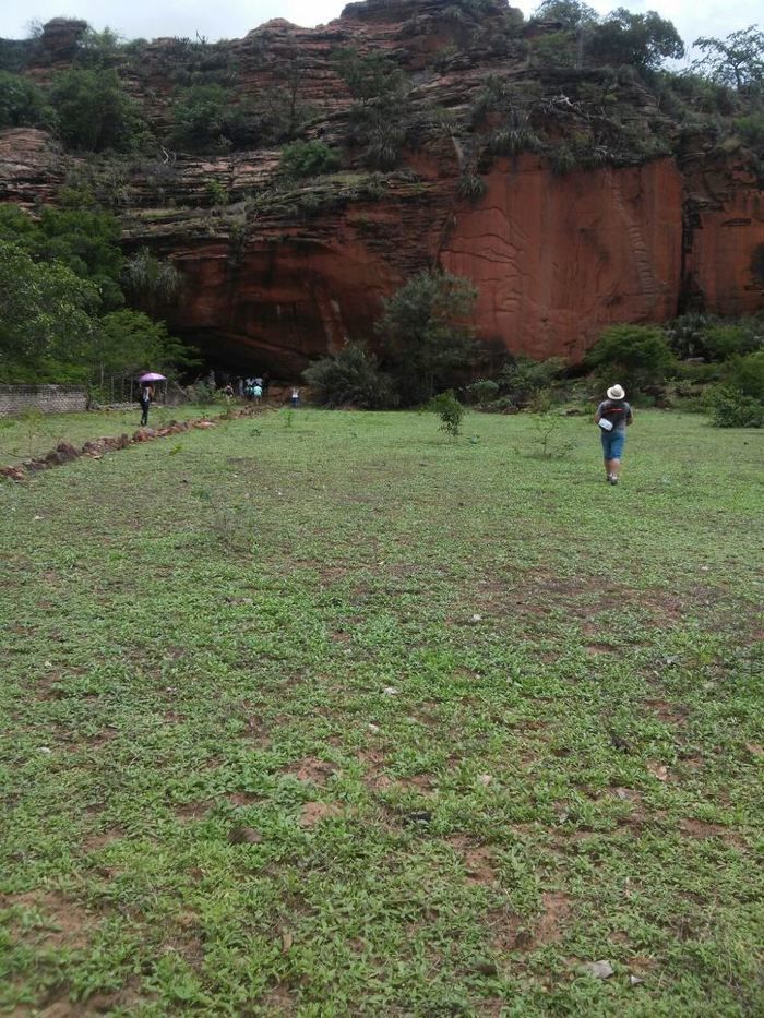 Alunos da UFPI visitam pinturas rupestres em Dom Expedito Lopes - Imagem 93