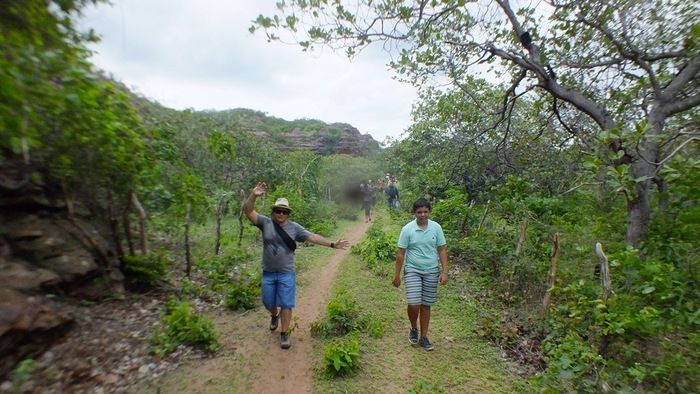 Alunos da UFPI visitam pinturas rupestres em Dom Expedito Lopes - Imagem 15