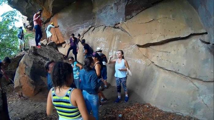 Alunos da UFPI visitam pinturas rupestres em Dom Expedito Lopes - Imagem 59
