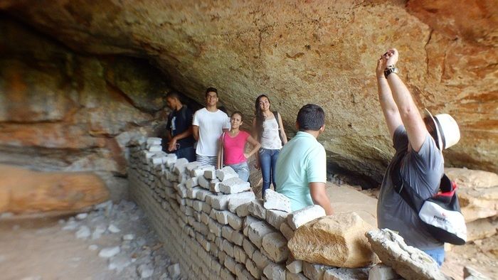 Alunos da UFPI visitam pinturas rupestres em Dom Expedito Lopes - Imagem 19