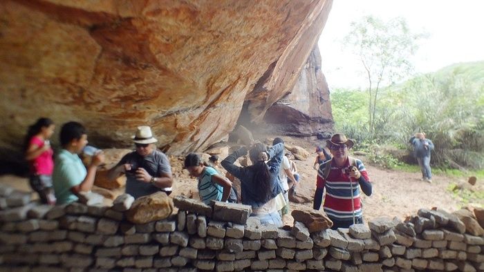 Alunos da UFPI visitam pinturas rupestres em Dom Expedito Lopes - Imagem 21