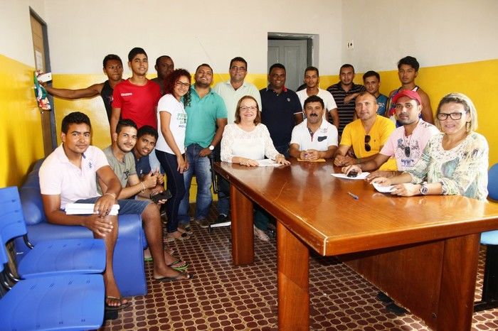 Prefeita Dra. Salete Rêgo efetua pagamento dos funcionários  - Imagem 2