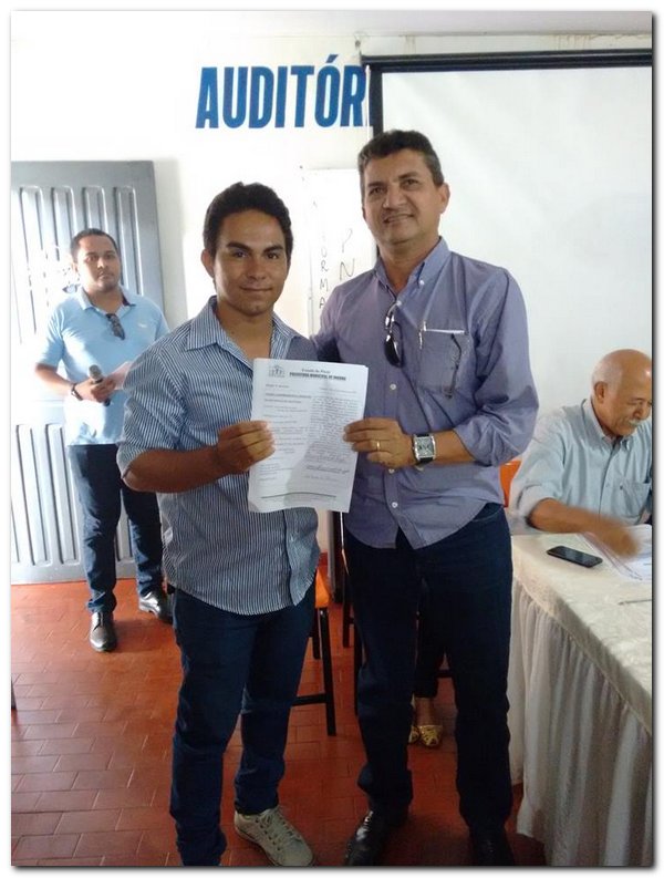 Prefeito Dr. Moura nomeia e empossa novos 28 funcionários - Imagem 28