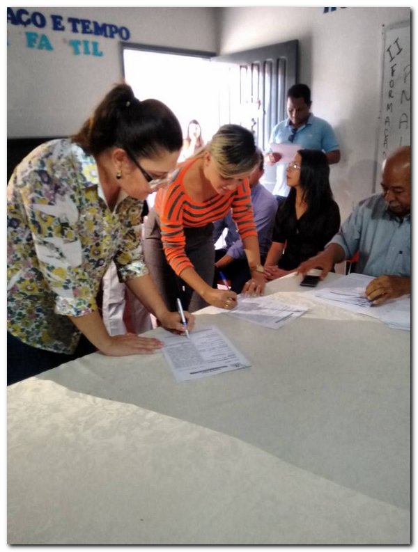 Prefeito Dr. Moura nomeia e empossa novos 28 funcionários - Imagem 14