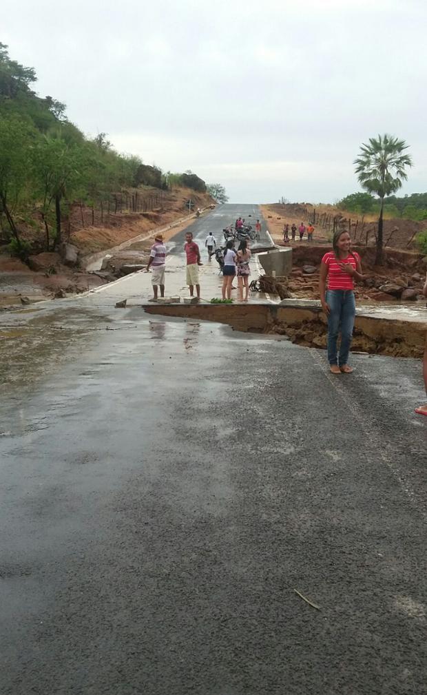 Agricultores estão alegres com a chegada da chuva - Imagem 1