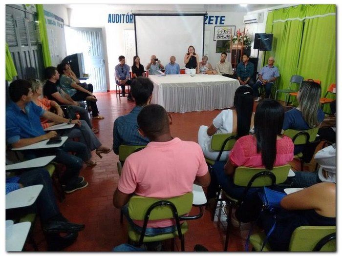 Prefeito Dr. Moura nomeia e empossa novos 28 funcionários - Imagem 3