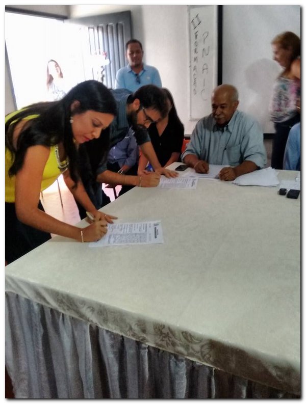 Prefeito Dr. Moura nomeia e empossa novos 28 funcionários - Imagem 19