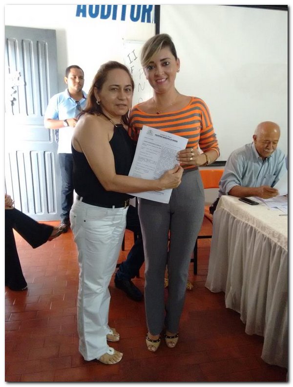 Prefeito Dr. Moura nomeia e empossa novos 28 funcionários - Imagem 17