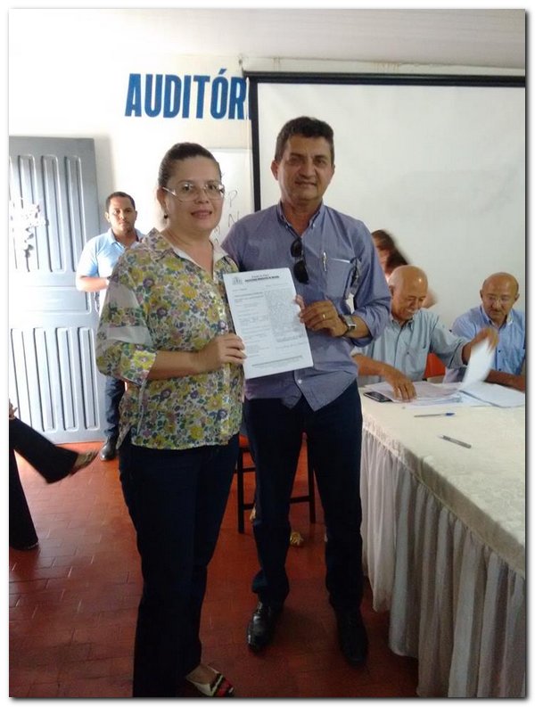 Prefeito Dr. Moura nomeia e empossa novos 28 funcionários - Imagem 27