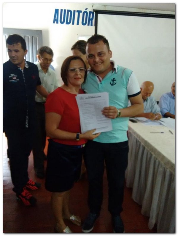 Prefeito Dr. Moura nomeia e empossa novos 28 funcionários - Imagem 11