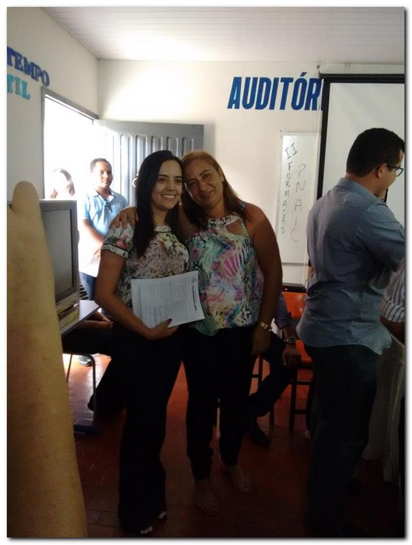 Prefeito Dr. Moura nomeia e empossa novos 28 funcionários - Imagem 15