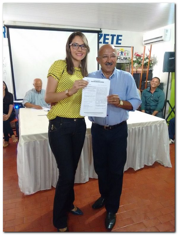 Prefeito Dr. Moura nomeia e empossa novos 28 funcionários - Imagem 26