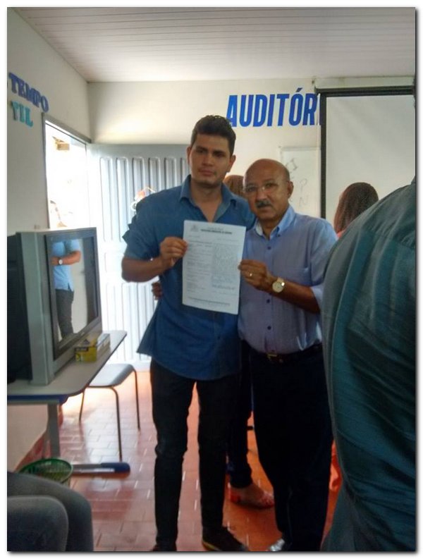 Prefeito Dr. Moura nomeia e empossa novos 28 funcionários - Imagem 12