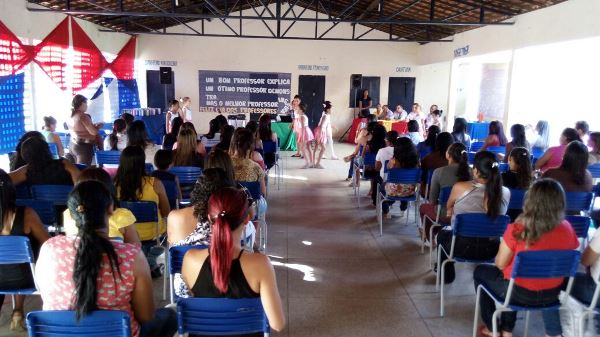 Dia do professor é comemorado com palestra motivacional  - Imagem 16