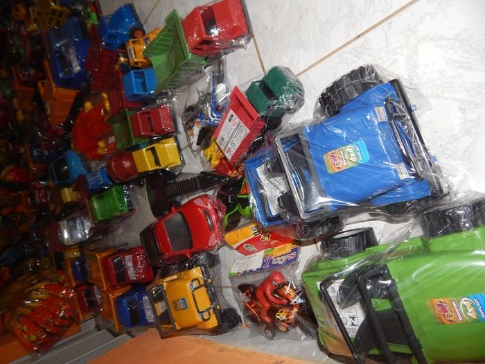 Casal realiza ação social para crianças carentes. - Imagem 1