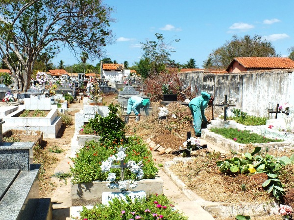 Cemitérios de Campo Maior são preparados para dia de finados - Imagem 1