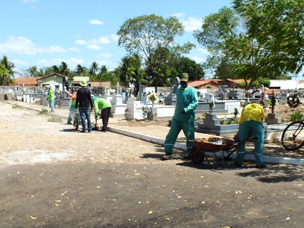 Cemitérios de Campo Maior são preparados para dia de finados - Imagem 2