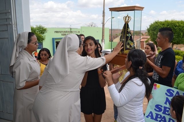 Comunidade católica acolhe a imagem de Nossa Senhora Aparecida. - Imagem 17