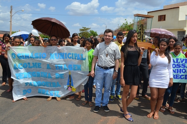 Comunidade católica acolhe a imagem de Nossa Senhora Aparecida. - Imagem 12