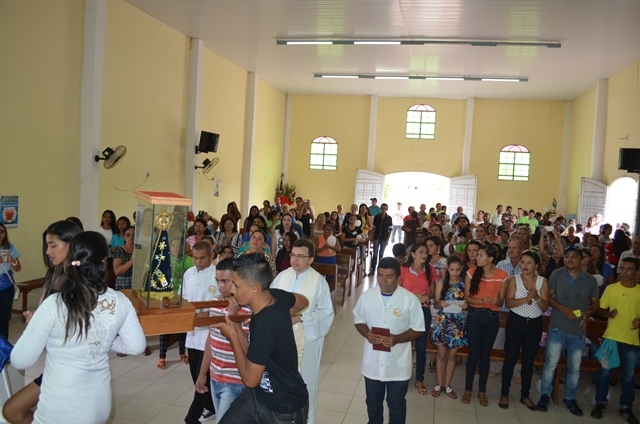 Comunidade católica acolhe a imagem de Nossa Senhora Aparecida. - Imagem 23