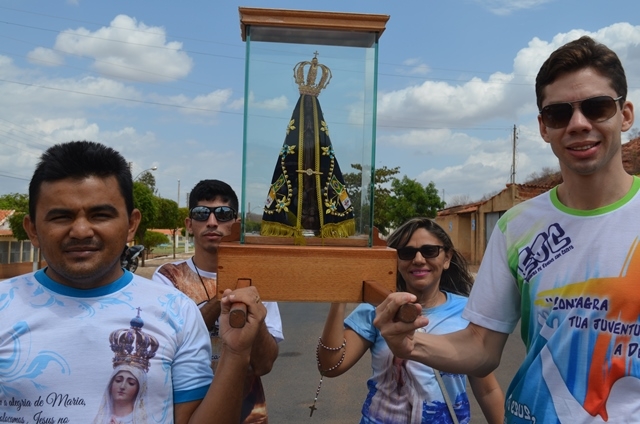 Comunidade católica acolhe a imagem de Nossa Senhora Aparecida. - Imagem 7