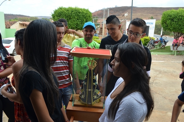 Comunidade católica acolhe a imagem de Nossa Senhora Aparecida. - Imagem 19
