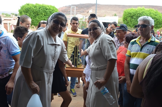 Comunidade católica acolhe a imagem de Nossa Senhora Aparecida. - Imagem 18