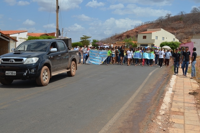 Comunidade católica acolhe a imagem de Nossa Senhora Aparecida. - Imagem 13