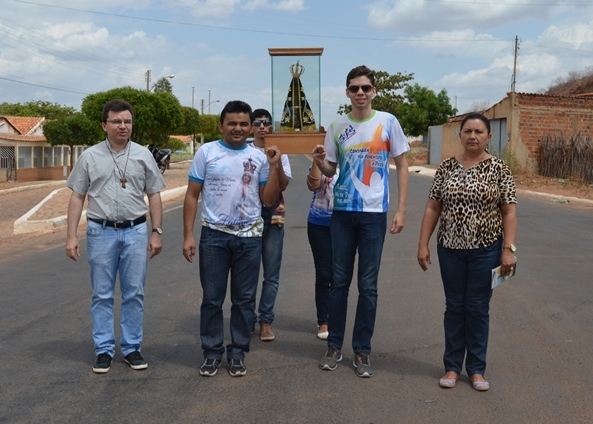 Comunidade católica acolhe a imagem de Nossa Senhora Aparecida. - Imagem 6