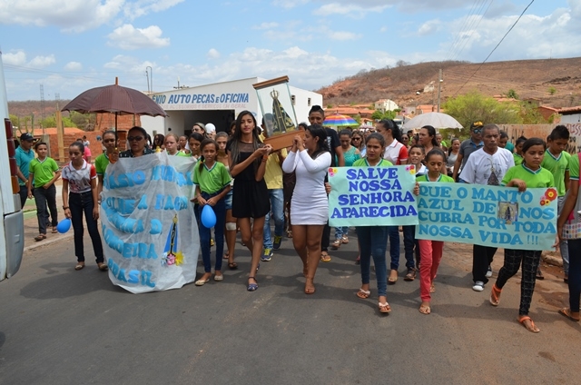 Comunidade católica acolhe a imagem de Nossa Senhora Aparecida. - Imagem 15