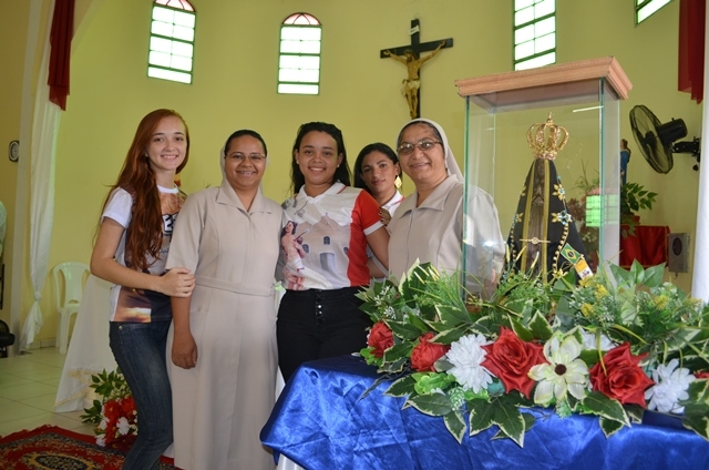 Comunidade católica acolhe a imagem de Nossa Senhora Aparecida. - Imagem 35
