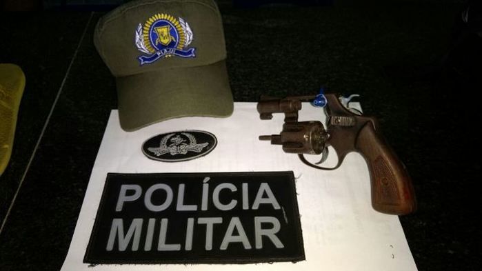 Polícia recupera moto roubada e apreende arma usada em crime - Imagem 1