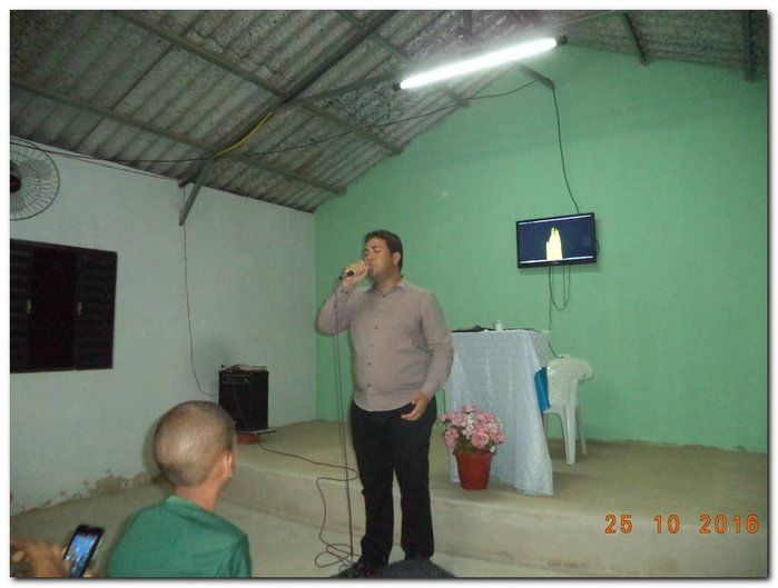 Cantor Elias se apresentou na Igreja Adventista do 7º Dia de Inhuma - Imagem 1