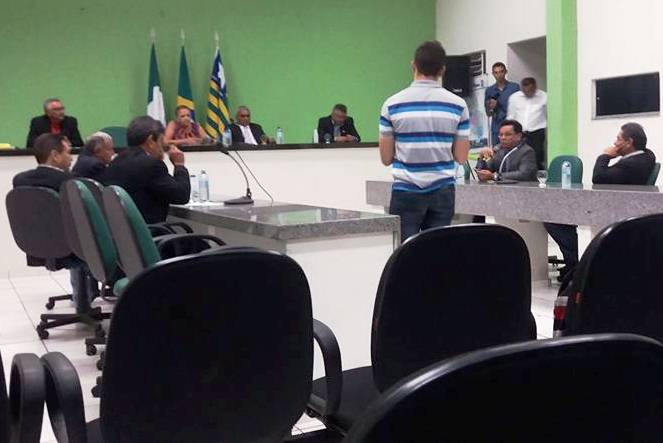 Após apelo popular vereadores desistem de aumento salarial - Imagem 1