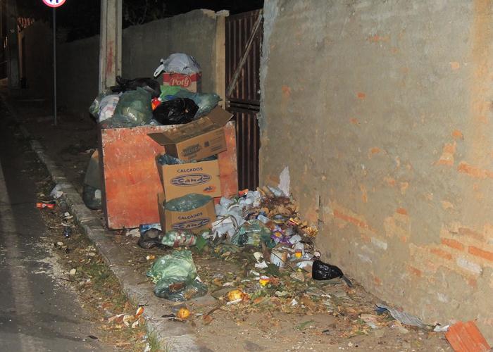 Lixo volta acumular e gera fedor e risco de doenças - Imagem 18
