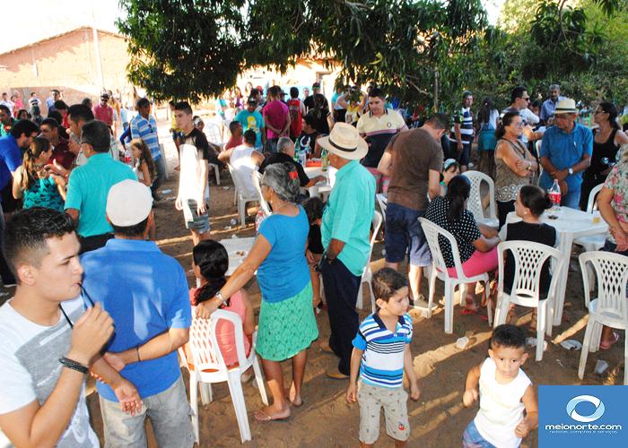 Vereador Fabiano Oliveira dá festa para amigos e correligionários  - Imagem 14