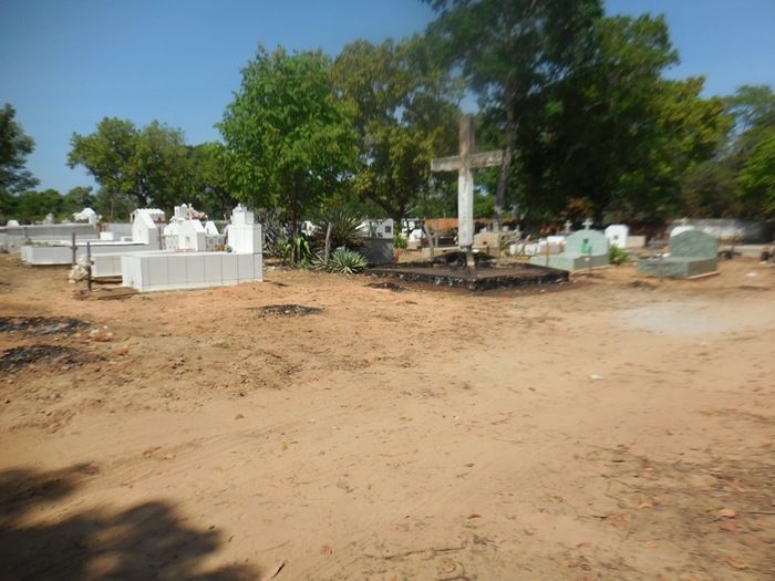 Prefeitura realiza limpeza de Cemitério para o Dia de Finados  - Imagem 4