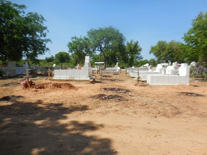 Prefeitura realiza limpeza de Cemitério para o Dia de Finados  - Imagem 5