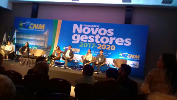 Prefeito eleito de Santo Inácio participa de seminário em Brasília  - Imagem 3