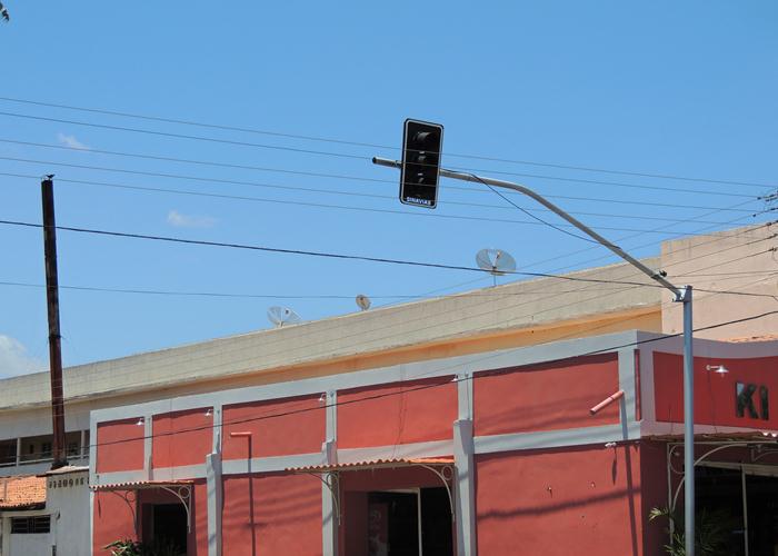 Semáforos poderão ser confundidos como árvores de natal suspensas - Imagem 4