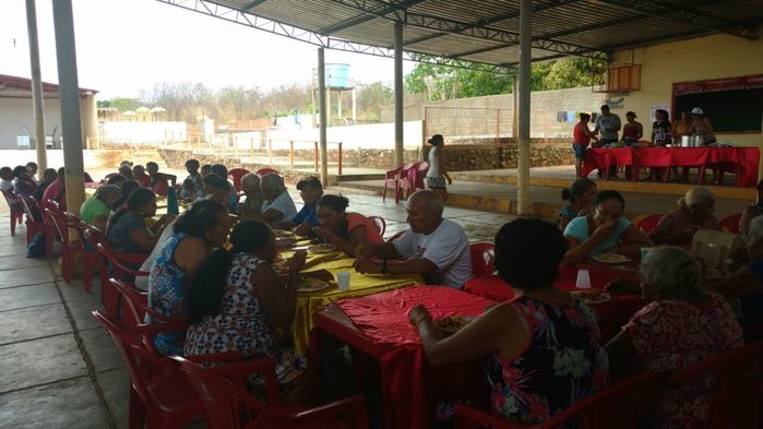 CRAS proporciona dia de lazer para idosos no Club Amarelinho - Imagem 12