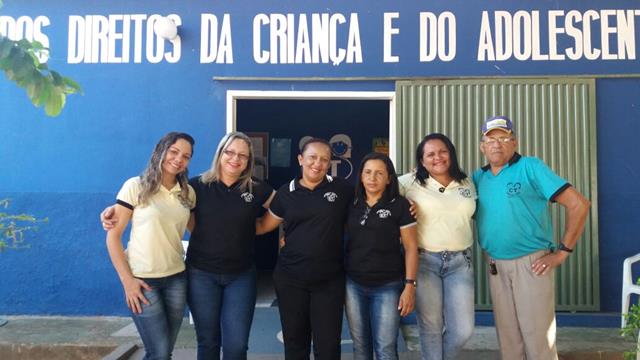 Em seu dia conselheiros tutelares realizam panfletagem - Imagem 2