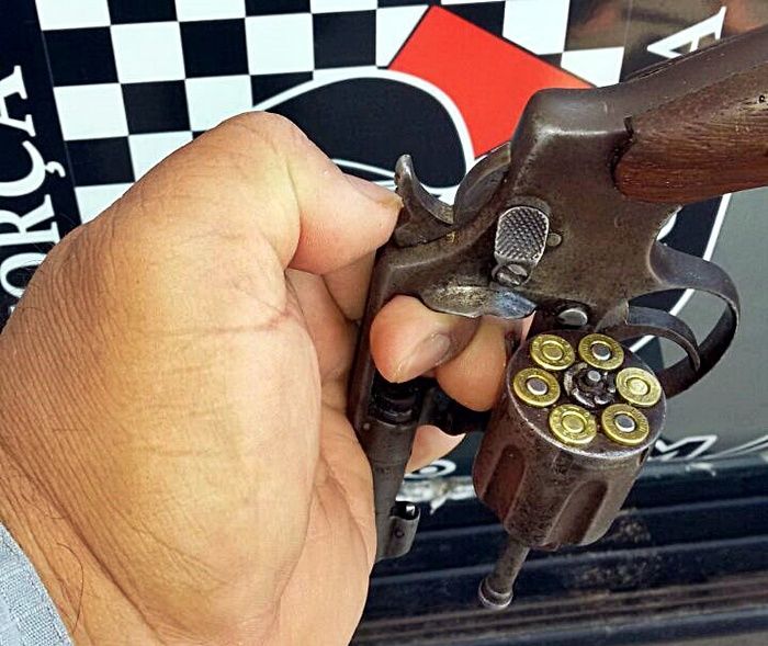 Homem é flagrado com revólver em posto de combustíveis de Parnaíba - Imagem 2