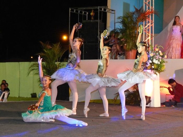 Prefeitura realiza com sucesso a VIII edição Baile Debutantes. - Imagem 44