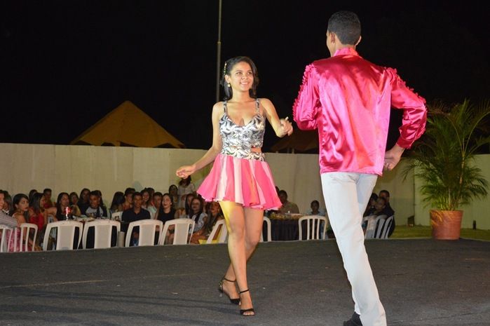 Prefeitura realiza com sucesso a VIII edição Baile Debutantes. - Imagem 24