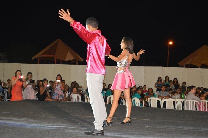 Prefeitura realiza com sucesso a VIII edição Baile Debutantes. - Imagem 23