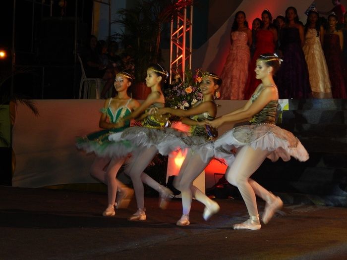 Prefeitura realiza com sucesso a VIII edição Baile Debutantes. - Imagem 37